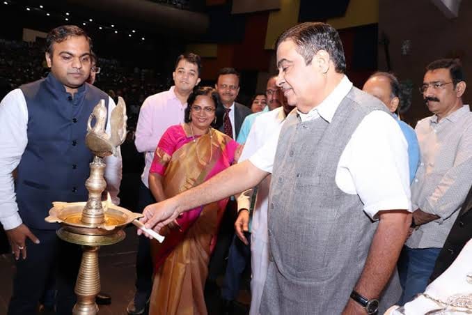 Nitin Gadkari, Mayor Nanda Jichkar, Ketan Mohitkar and other dignitaries